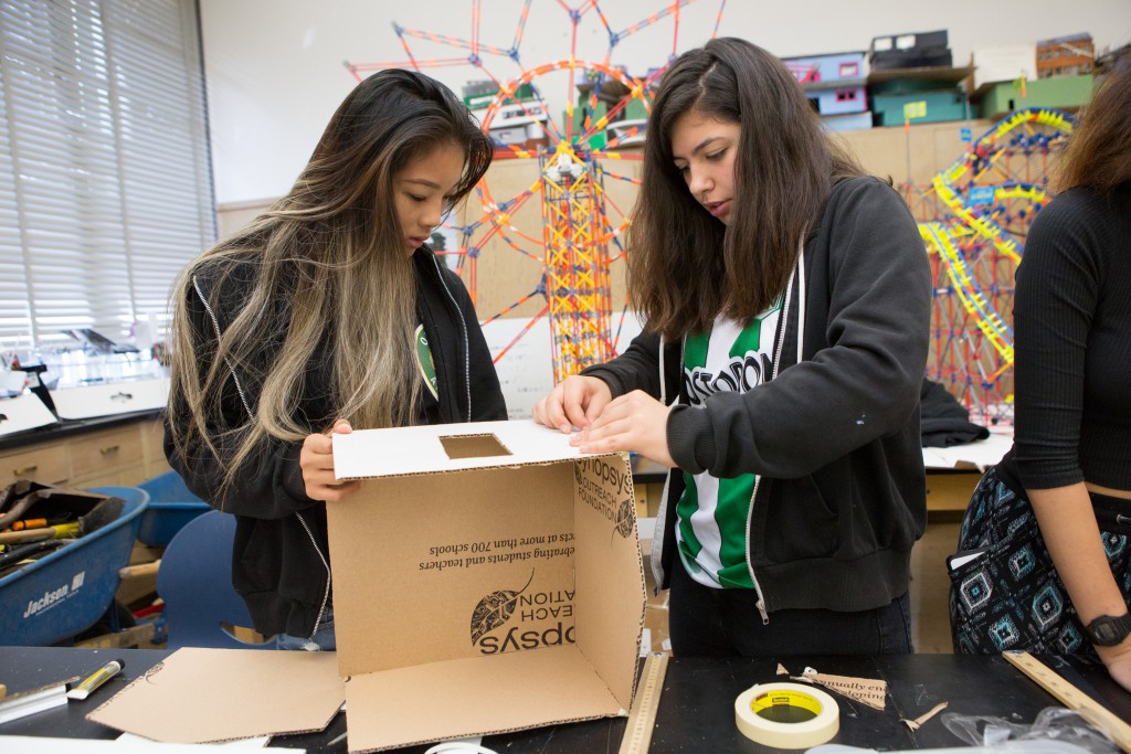 Skyline High School in Oakland, California. (photo by Allison Shelley/The Verbatim Agency for the Alliance for Excellent Education)